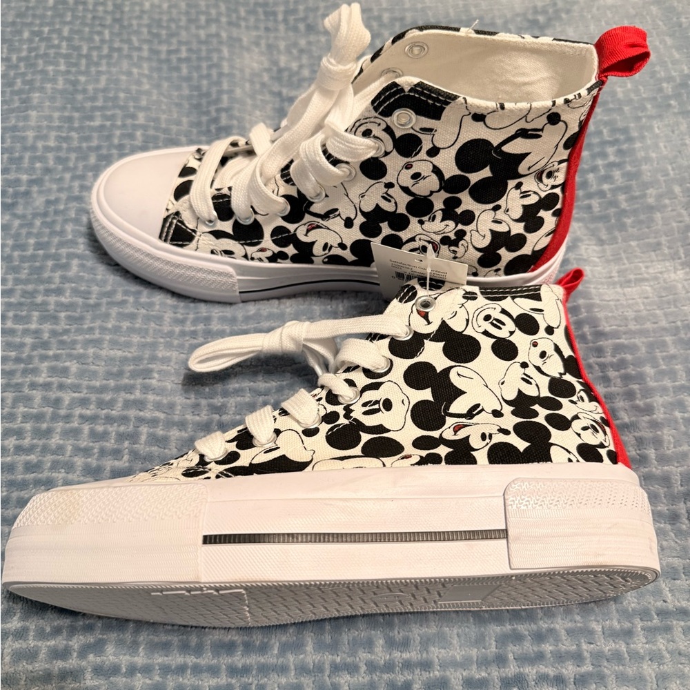 Mickey Mouse High-Top women’s Sneakers - Black and White size 6 NWT